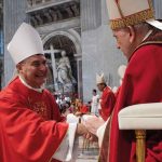 Mons. Roberto Repole con il Pontefice in Vaticano il giorno della consegna del pallio, 29 giugno 2022