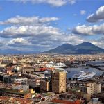 Napoli vista dall'alto (foto: Giuseppe Guida, licenza Creative Commons)