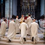 REPOLE_ordinazioni_diaconali_16-11-25_TO_Bussio (17) I quattro ordinandi diaconi in Cattedrale a Torino il 16 novembre 2025 (foto: Bussio_LaVoceEilTempo)