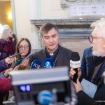 Il card. Repole con i giornalisti in Arcivescovado (foto d'archivio, M. Bursuc_LaVoceEilTempo)